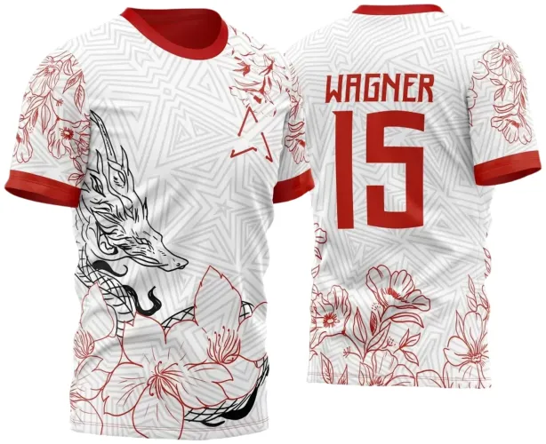 Camisa branca com fundo geométrico cinza, dragão branco com contorno preto na frente, flores vermelhas contornadas, estrela vermelha ao peito, mangas e gola vermelhas, costas com nome WAGNER, número 15 e flores vermelhas