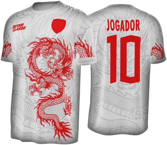 Camisa branca com dragão chinês vibrante em vermelho na frente, texto INTER CLASSE e escudo vermelho. Nas costas, palavra JOGADOR e número 10 em vermelho com dragão cinza de fundo e detalhes vermelhos nas mangas.