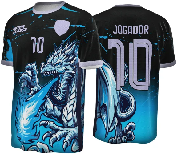 Camisa preta com detalhes em azul e branco, dragão cuspindo fogo azul na frente, texto 'INTER CLASSE' e número 10. Costas exibem a cauda e asa do dragão, com texto 'JOGADOR' e número 10 em cor lilás.