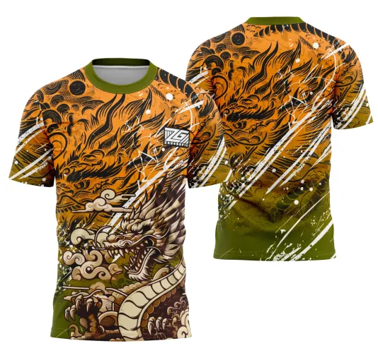 Camisa com estampa de dragão japonês em tons de laranja e verde. Na frente, dragão feroz com fumaça e logo ZG 2AUGRAFIC. Nas costas, continuação do dragão com padrão semelhante e fundo degradê laranja para verde.