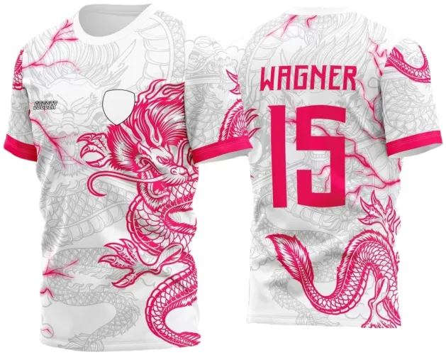 Camisa branca com dragão oriental rosa vibrante na frente e detalhes cinza no fundo. Nas costas, nome WAGNER em rosa com número 15 grande. Mangas têm acabamento rosa com efeito de linhas elétricas rosa que percorrem a camisa.