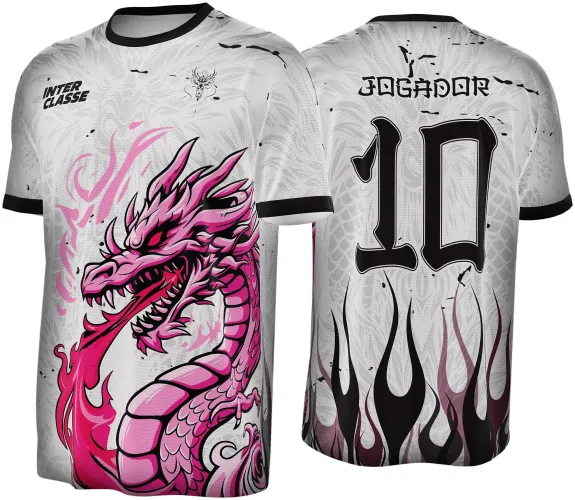 Camisa branca com dragão rosa soltando chamas na frente, gola e punhos pretos, texto INTER CLASSE no peito. Nas costas, número 10 e palavra JOGADOR em preto, com chamas pretas e rosas na barra.
