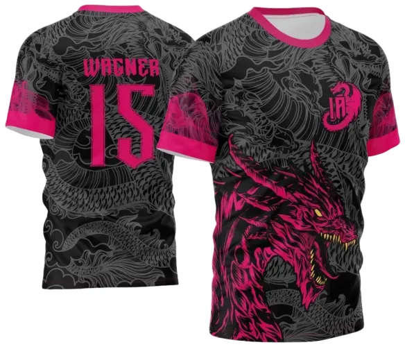 Camisa preta com estampa de dragão rosa na frente direita, fundo de escamas cinza, gola e mangas rosa, costas com corpo do dragão em cinza, número 15 e nome WAGNER em rosa, e texto INTER CLASSE nas mangas.