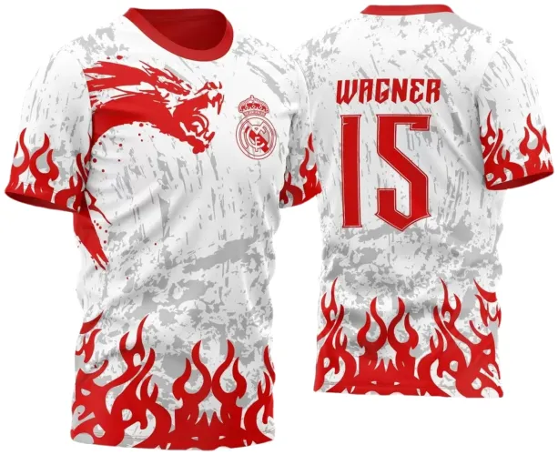 Camisa branca com dragon vermelho na frente, chamas vermelhas na barra e mangas. Nas costas, nome WAGNER e número 15 em vermelho, fundo cinza claro com textura.