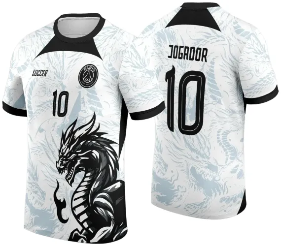 Camisa branca com dragão negro grande na frente e escudo preto de Paris Saint Germain, número 10 e palavra SOCCER, costas com dragão cinza claro, nome JOGADOR e número 10 em preto, gola e punhos pretos.