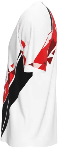 Camisa esportiva branca com estampa geométrica vermelha e preta, vista frente e costas