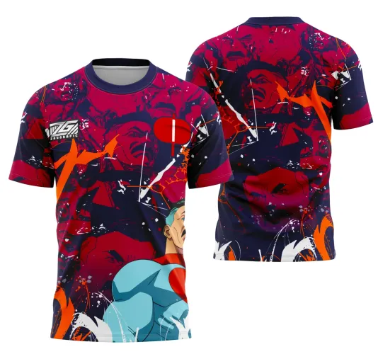 Camisa com frente destacando um super-herói de uniforme azul claro e vermelho, sobre fundo com rostos estilizados em vermelho e azul escuro com detalhes em laranja e branco, logo e círculo vermelho na frente, mesma arte dos rostos nas costas sem textos.