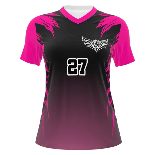 Camisa feminina de vôlei com design moderno em preto e rosa, detalhes estilizados nos ombros, mangas e gola rosa, número grande na frente e nas costas, além de nome personalizado.