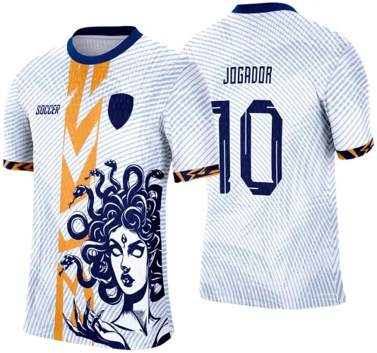 Camisa branca listrada em cinza e azul com estampa frontal da Medusa em azul escuro, detalhes laranja em zig-zag na frente e barras laranja e azul nas mangas. Costas com texto JOGADOR e número 10 em azul escuro.