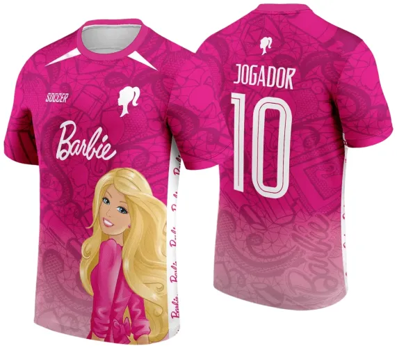 Camisa rosa com fundo degradê e detalhes gráficos, Barbie loira em destaque na frente e o nome Barbie escrito em branco, costas com número 10 e texto JOGADOR em branco, além da silhueta da Barbie no topo.