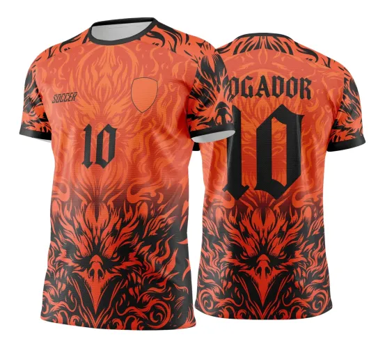 Camisa com arte de fênix negra em chamas laranja e preto, frente com número 10, texto SOCCER e escudo, costas com número 10 maior e texto JOGADOR, detalhes em fogo e degradê laranja a preto.