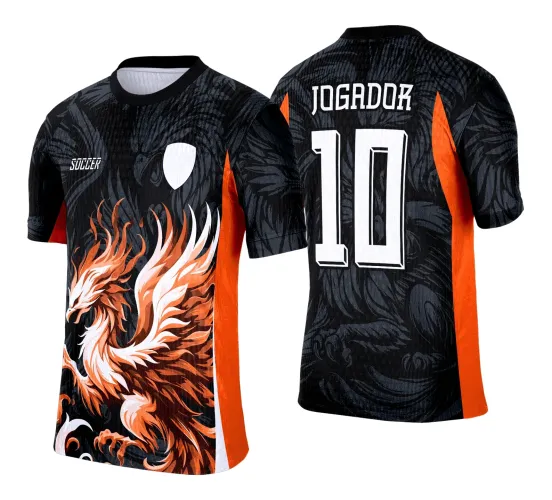 Camisa preta com figura de fênix em laranja e branco na frente, detalhes laterais laranja com faixa branca, escudo branco e texto 'SOCCER' no peito, atrás o nome 'JOGADOR' e número '10' em branco sobre fundo preto com sombra da fênix.
