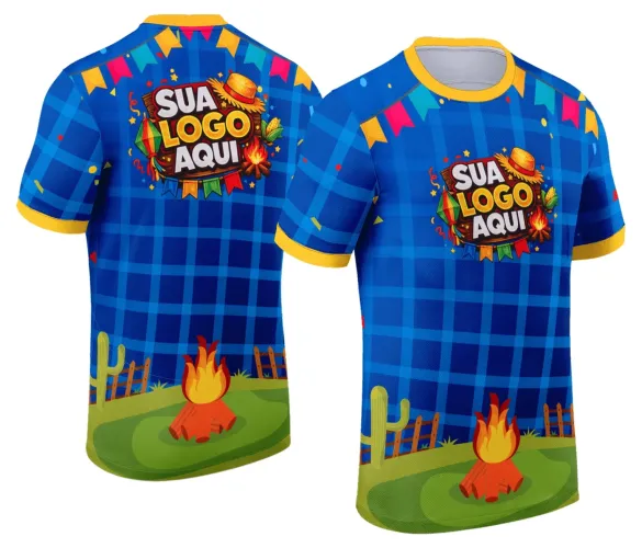 Camisa personalizada com logo no peito e estampa grande nas costas, destacando elementos clássicos de festa junina em cores vibrantes que capturam o clima animado do arraiá.