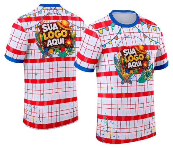 Camisa com logo no peito delicado e estampa grande nas costas com tema de Festa Junina, cores vibrantes e detalhes típicos do arraiá que trazem autenticidade e alegria ao visual.