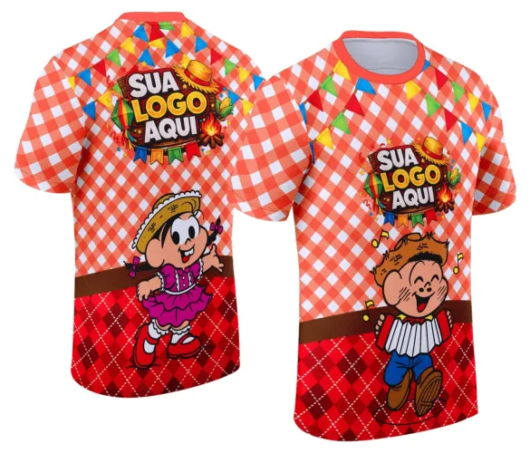 Camisa com logo no peito, trazendo a identidade da Festa Junina, e uma estampa grande nas costas com elementos típicos do arraiá, em cores vibrantes que remetem à celebração tradicional.