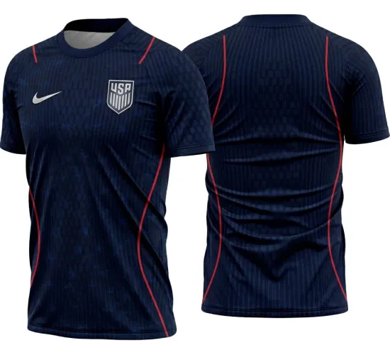 Foto da camisa de futebol azul marinho com o logo no peito e uma estampa grande nas costas, em estilo torcedor vibrante e moderno, perfeita para fãs do futebol dos Estados Unidos.