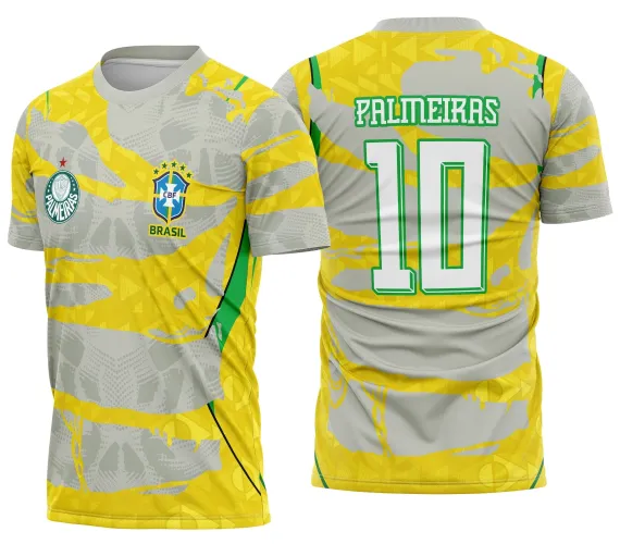 Camisa com logo no peito e estampa grande nas costas, destacando a paixão pela torcida brasileira na copa de futebol, com cores vibrantes e design impactante.