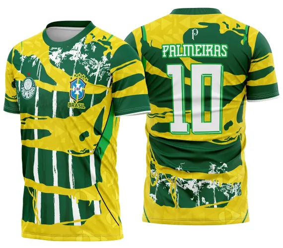 Camisa de futebol com logo no peito e estampa grande nas costas, exibindo as cores verde e amarelo da torcida brasileira inspirada na Copa do Mundo.