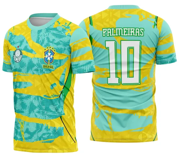 Camisa com logo no peito em destaque e estampa grande nas costas mostrando design vibrante da torcida do Brasil na Copa do Mundo, cores intensas e visual moderno para fãs de futebol.