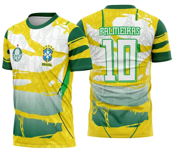 Camisa com logo no peito e estampa grande nas costas em estilo Copa do Mundo, nas cores da torcida Brasil, perfeita para quem ama futebol e quer destacar o orgulho nacional com um design marcante e vibrante.
