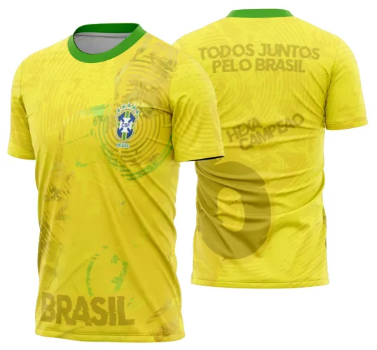Camisa com logo no peito e estampa grande nas costas trazendo um design vibrante para os fãs do futebol durante a Copa do Mundo, com cores e símbolos que exaltam a paixão pelo Brasil em campo.