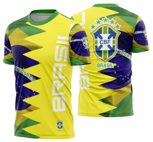 Camisa com logo no peito e estampa grande nas costas exibindo visual vibrante inspirado na torcida do Brasil na Copa do Mundo, com detalhes vivos em verde, amarelo e azul que celebram a paixão pelo futebol.