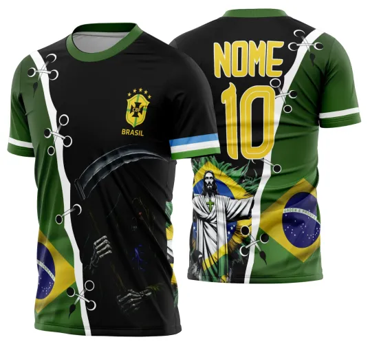 Camisa de futebol com logo no peito e estampa grande nas costas, com design vibrante e detalhes que remetem à torcida do Brasil na Copa do Mundo 33, destacando cores fortes e estilo único para apaixonados pelo futebol.