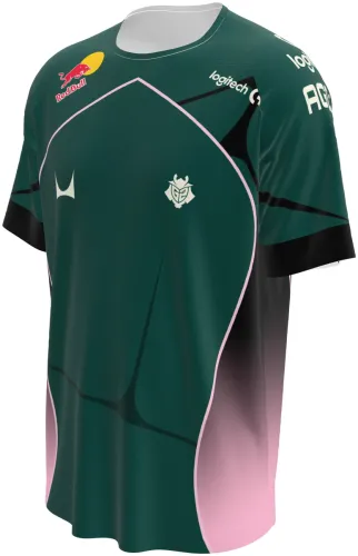 Camisa G2 Esports 2026 verde e rosa, manga curta, frente e costas em mockup