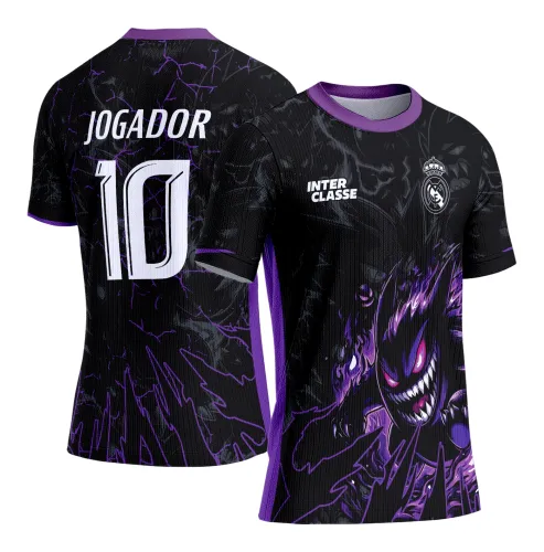 Camisa preta e roxa com Gengar ameaçador frontal, olhos e sorriso em destaque. Frente tem texto INTER CLASSE branco e escudo monocromático, costas com número 10 e texto JOGADOR em branco, detalhes de relâmpagos roxos.