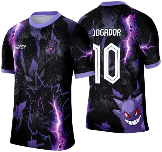 Camisa preta com detalhes em roxo e relâmpagos. Frente com figura do Gengar em posição dinâmica e texto Soccer. Costas com número 10 grande, texto JOGADOR e um Gengar roxo sorridente.