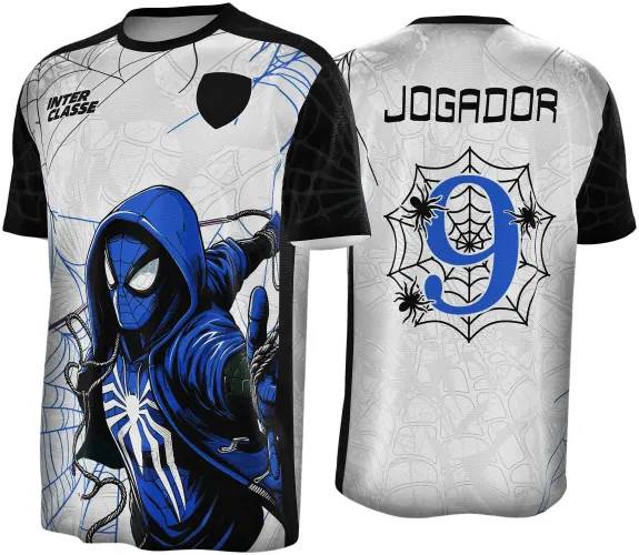 Camisa com estampa frontal de Homem-Aranha com capuz azul lançando teia, fundo branco com detalhes em preto e azul. Nas costas, número 9 com teia e aranhas, e texto JOGADOR no topo, mangas pretas com padrão de teia.