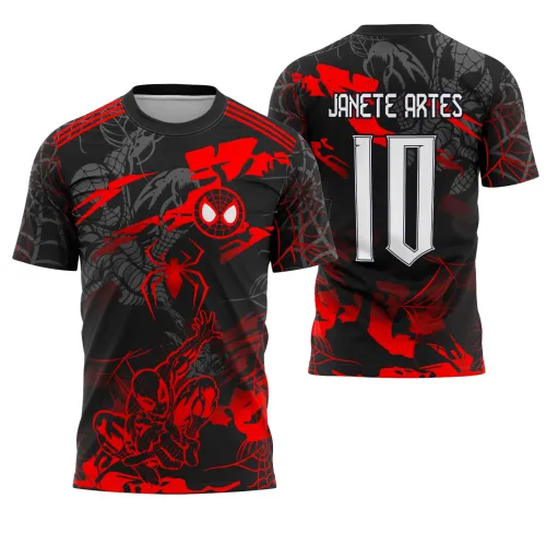 Camisa com frente preta e vermelha exibindo Homem-Aranha em ação e escudo, costas com texto JANETE ARTES e número 10 em branco destacando-se no fundo preto com detalhes vermelhos e teias de aranha.