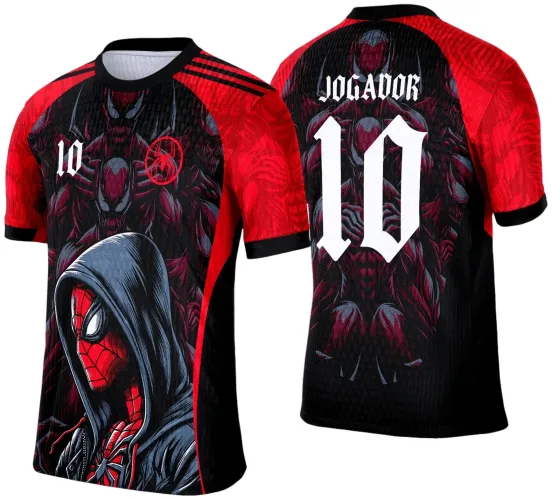 Camisa preta e vermelha com frente mostrando Homem-Aranha de capuz cinza e vermelho com símbolo de aranha vermelho no peito e número 10 branco. Costas exibem grande symbiote em pose agressiva, texto 'JOGADOR' e número 10 branco.