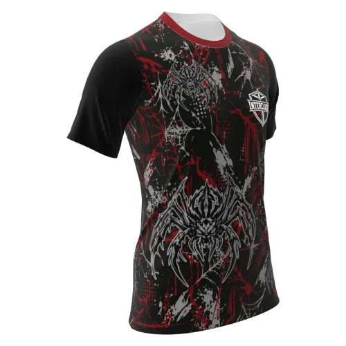Camisa com estampa total de aranha estilizada em preto, cinza e detalhes vermelhos, com teias e efeito splash, cobrindo frente, costas, mangas e gola.