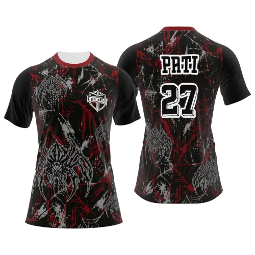 Camisa com estampa total de aranha estilizada em preto, cinza e detalhes vermelhos, com teias e efeito splash, cobrindo frente, costas, mangas e gola.