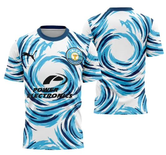 Camisa branca com espirais azuis dinâmicas na frente e costas, escudo azul Ibiza no peito, logo Puma e texto POWER ELECTRONICS em preto, gola azul escura.