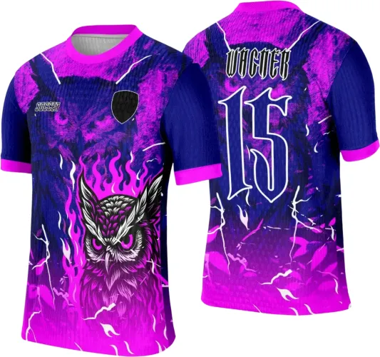 Camisa com frente em roxo e azul exibindo uma coruja em chamas roxas e olhos roxos, texto 'SOCCER' e escudo preto; costas têm padrão roxo e azul com chamas, número 15 e nome WACNER em branco com contorno roxo.