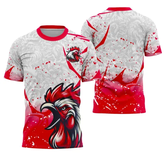 Camisa branca com estampas cinzas de galos ao fundo, galo vermelho e preto grande na frente, detalhes vermelhos em respingos e linhas. No peito, galo pequeno. Costas com degradê vermelho e respingos, mantendo fundo com galos cinza.