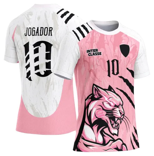 Camisa rosa na frente com pantera feroz preta e rosa, texto INTER CLASSE e número 10 em preto; costas brancas com manchas cinzas, nome JOGADOR e número 10 em preto.