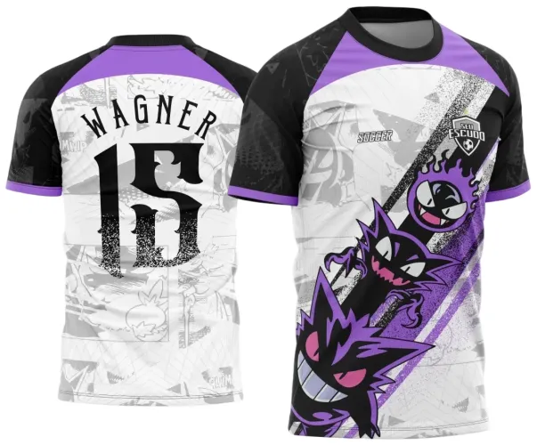 Camisa com frente em branco e preto com faixa diagonal roxa e figuras dos três fantasmas do Gengar, costas brancas com nome WAGNER e número 13 em negro degradê, mangas pretas com detalhes roxos, textos 'SOCCER' e escudo 'Seu Escudo' na frente.