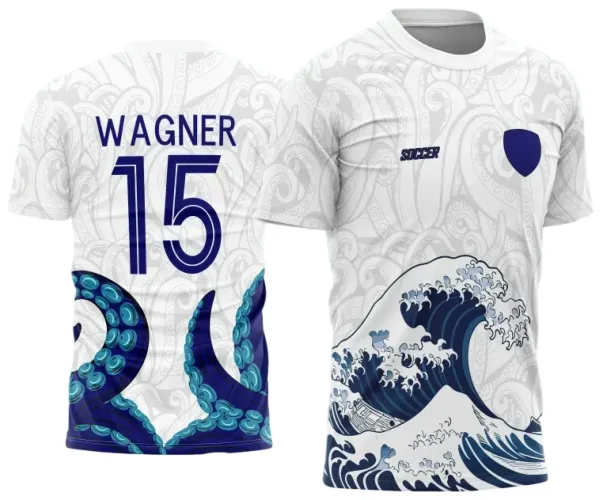 Camisa branca com design frontal da Grande Onda em azul escuro e claro, tentáculos de polvo em fundo suave. Costas com tentáculos azuis e turquesa, nome WAGNER e número 15 em azul escuro.