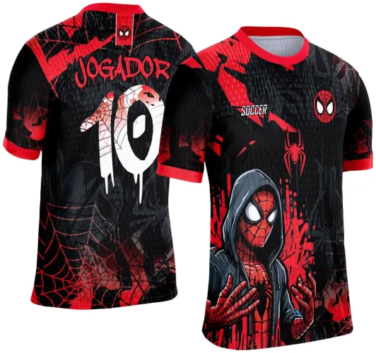 Camisa preta com detalhes vermelhos, na frente Homem-Aranha com capuz em destaque, atrás número 10 branco com teias e texto JOGADOR vermelho em topo, estilo interclasse com design vibrante e máscara do herói no peito.