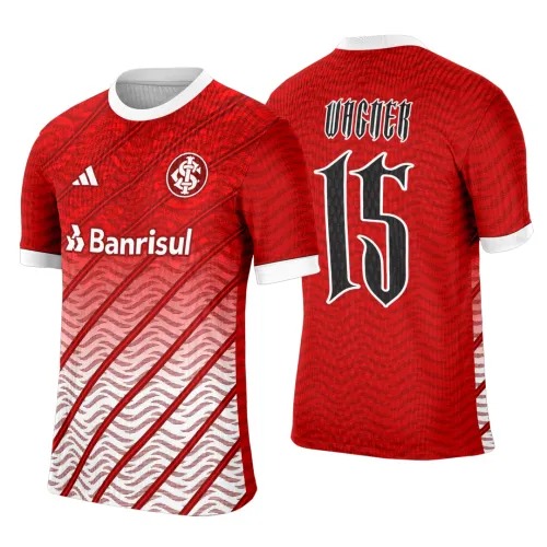Camisa vermelha com degradê branco diagonal na frente, escudo do Internacional e logo Banrisul; nas costas número 15 preto com contorno branco e nome VICONER na parte superior em estilo gótico.