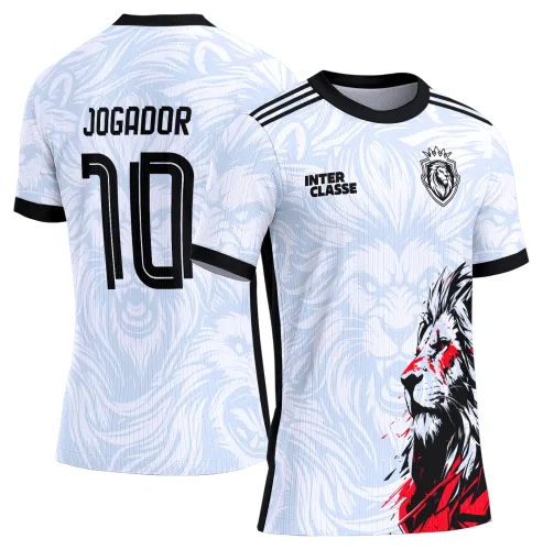Camisa com logo no peito exibindo um leão estilizado, com estampa grande nas costas que destaca a força e a imponência do tema interclasse, em cores vibrantes e detalhes marcantes.