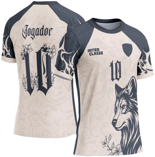 Camisa bege com mangas cinza escuro, apresenta um grande lobo estilizado na frente e o texto INTER CLASSE ao lado, enquanto as costas exibem o número 10 com flores e a palavra Jogador no topo.