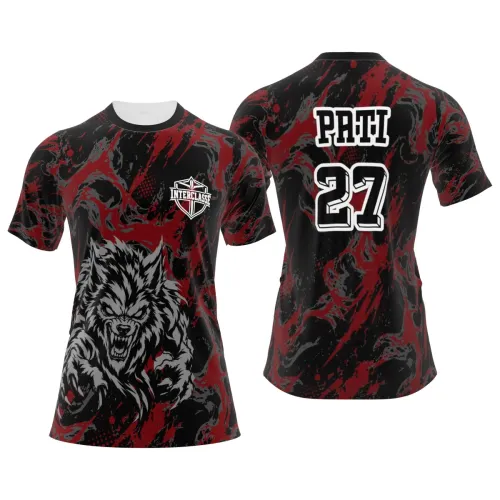 Camisa estampada por inteiro com fundo preto e vermelho em efeito marmorizado, lobo selvagem em destaque na frente, escudo Interclasse no peito e nome personalizado nas costas.