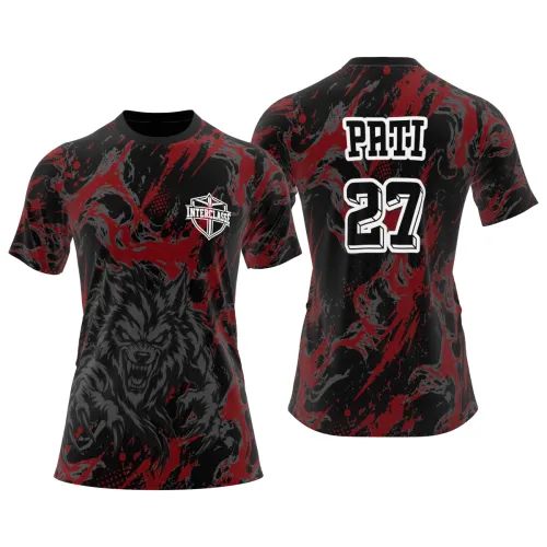 Camisa estampada por inteiro com fundo preto e vermelho em efeito marmorizado, lobo selvagem em destaque na frente, escudo Interclasse no peito e nome personalizado nas costas.
