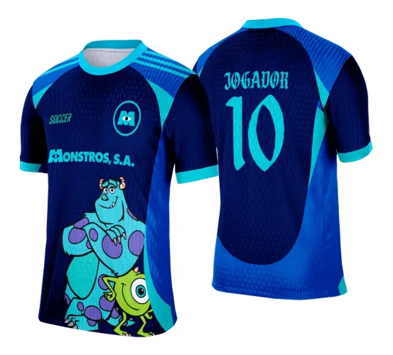 Camisa azul escura com detalhes em azul claro, mascotes Sulley e Mike na frente e texto MONSTROS, S.A., costas com número 10 e palavra JOGADOR em azul claro, gola e punhos também azul claro.