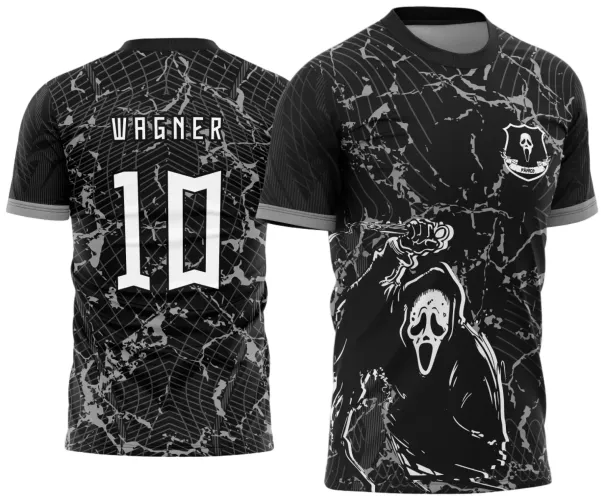 Camisa preta com estampa frontal de fantasma segurando faca em tons cinza, escudo com rosto do fantasma e palavra PÂNICO, costas com nome WAGNER e número 10 em branco, padrão de linhas e manchas cinzas no fundo.