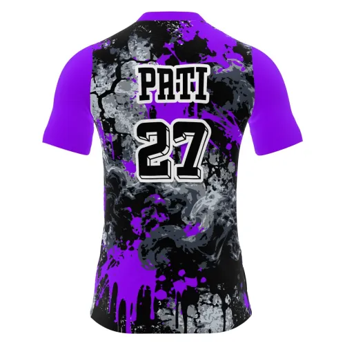 Camisa inteira estampada com tema de pantera roxa, fundo artístico com manchas e respingos em preto, cinza e roxo, mangas roxas e detalhes modernos na frente e costas.